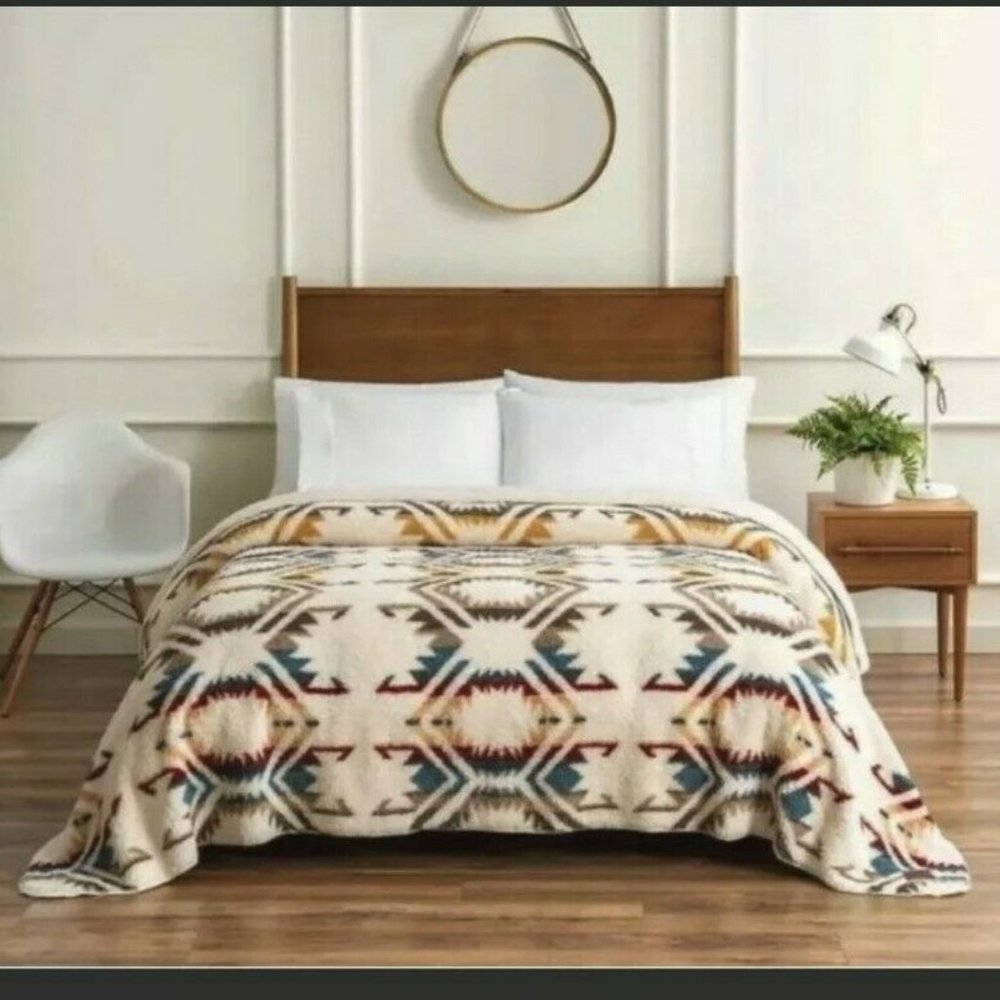 NEW Pendleton Sherpa Fleece Blanket White Sand Multi Southwest Queen 98x92